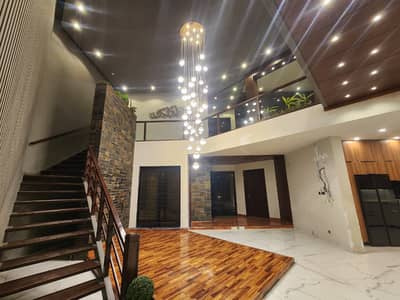 1 Kanal Designer Luxury House Available for Rent