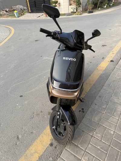 Revoo a11 scooty