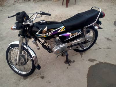 ہونڈا 125 2020 ماڈل کنڈیشن اپ کے سامنے03004737076واٹس ایپ نمبر