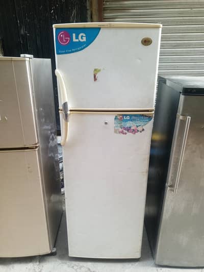 lg fridge in good condition