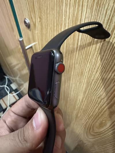 Iwatch series 3 gps+cellular 42mm black GOOD CONDITION