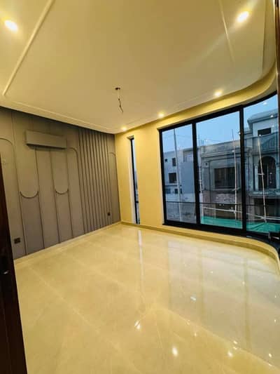 1 Kanal Brand New Portions For Rent