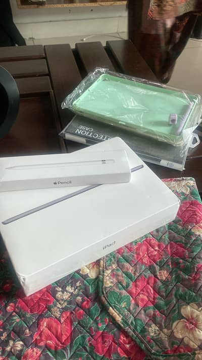 Ipad 9th Generation 64 GB & Apple Generation 1