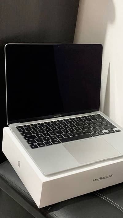 High-End Apple Macbook – Latest Generation