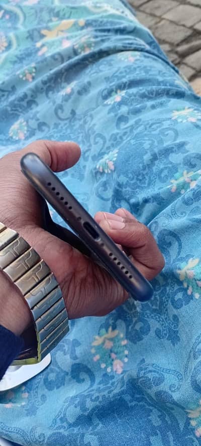 Iphone 11 jvwater pack 84 battery health Near and clean 10 by 10