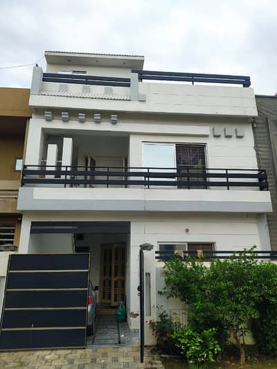 05-Marla Used House Super Prime Location