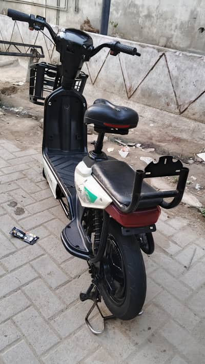 YJ FUTURE ELECTRIC SCOOTY