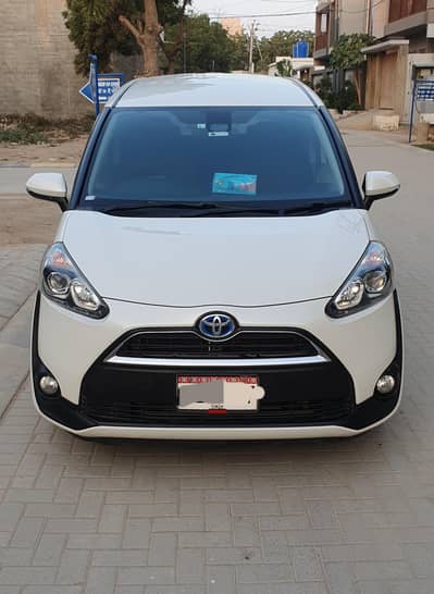 2017 Toyota Sienta Beige Interior