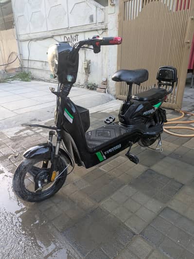 Yj future electric scooty