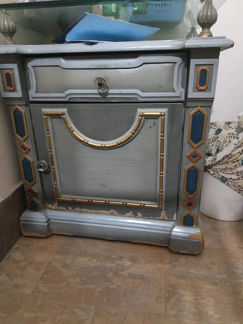 king size bed(excluded mattress) 2