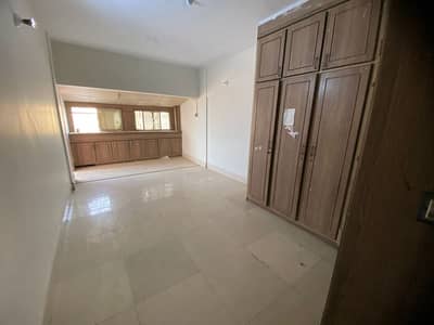 CHANCE DEAL!! (3 BED DD) HUGE PENTHOUSE FOR SALE Gulistan-e-Jauhar Block 17 | Prime Location Area: 1900 Sq Ft