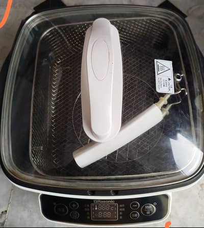 This is an electron hot pot used for frying, boilg and reheating.