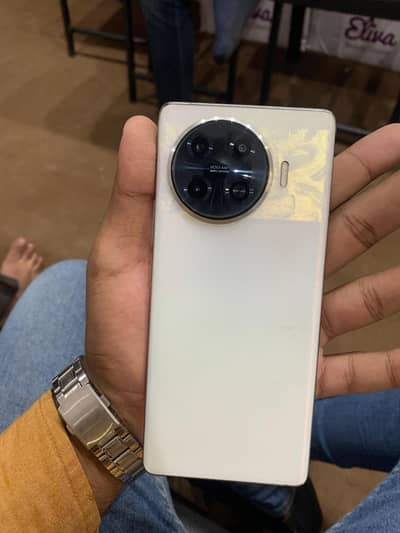 Spark 20 pro plus (8+8 256) edge Display