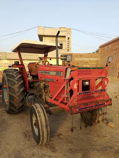Massey Ferguson 385