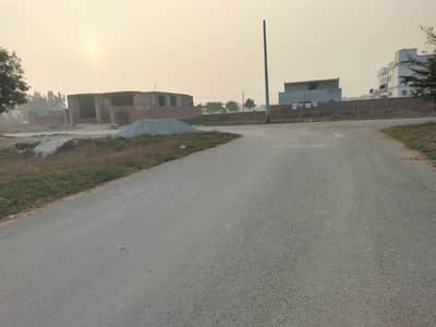 1 Kanal Hot Location plot for sale in D4 block pcsir