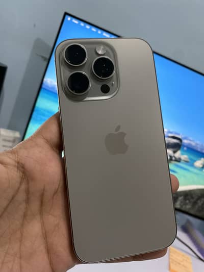 iPhone 16 Pro (Natural Titanium)