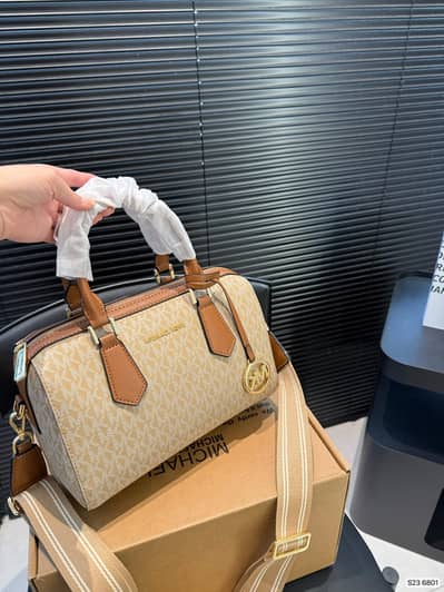 MK Handbag - Like New | Original Look