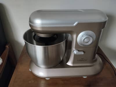 Dough kneading machine