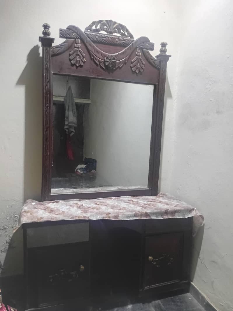 dressing table 0