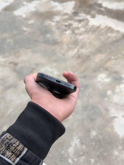 iPhone 15 pro black titanium 87 bt