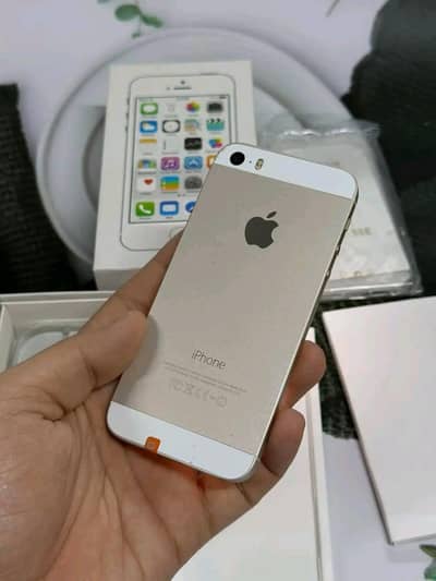 iphone 5S 64GB full box Whatsapp no 03218699679
