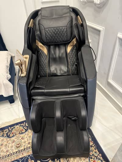 Full body massage chair