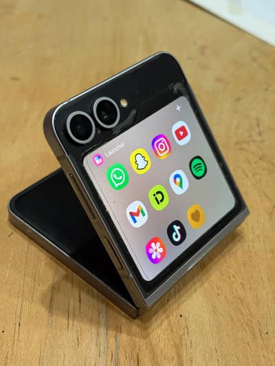 samsung galaxy Z Flip 6 non pta 256 GB grey color