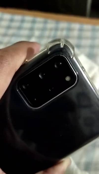 muhje back camera chiye Samsung S20 plus  ka