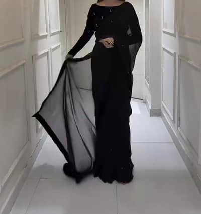 velvet blouse and chiffon saree