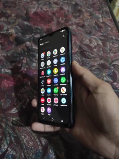 vico y33s 8+8 dual sim ofical pta approved box wala h kit ni h box mis