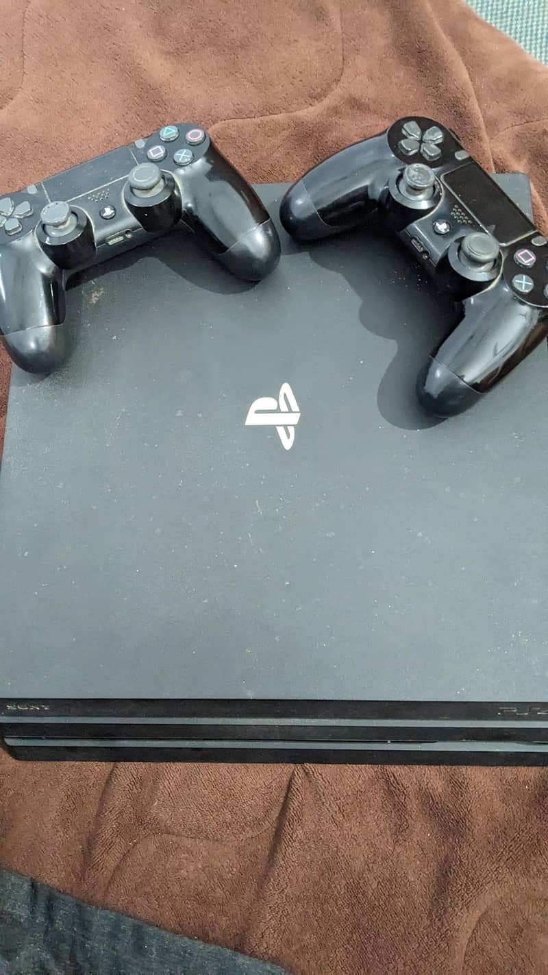Ps4 Pro with controllers 0