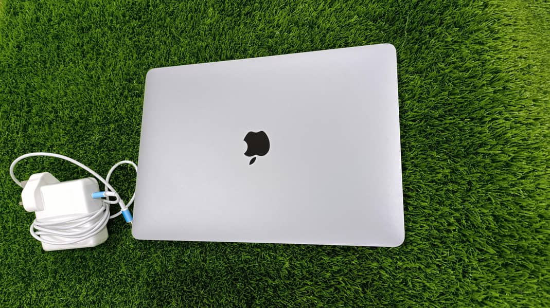apple-macbook-pro-2017-13-3-inch-core-i5-16gb-ram-256gb-ssd