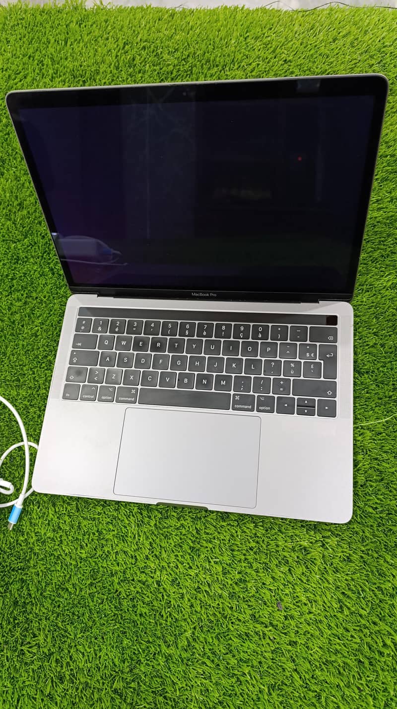 apple-macbook-pro-2017-13-3-inch-core-i5-16gb-ram-256gb-ssd