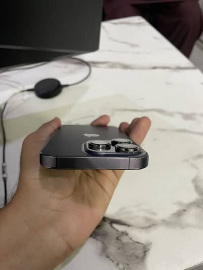 •	iPhone 14 Pro – 128GB – 9/10 Condition – 86% Battery Health