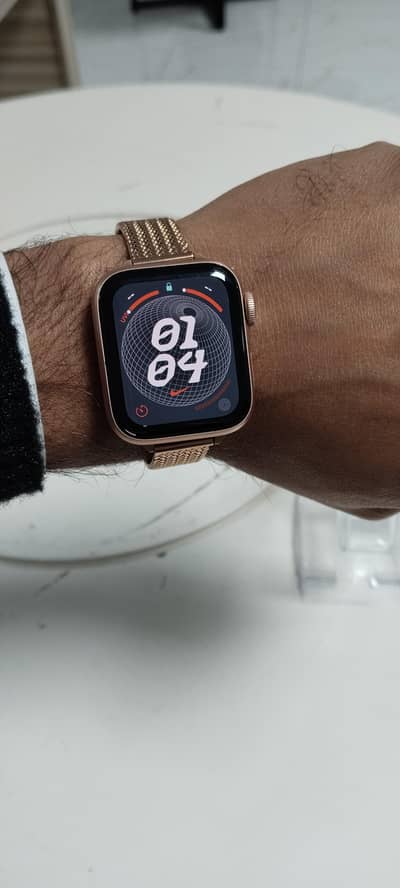 Apple Watch Series SE – 40mm – Excellent Condition 98% Battery Health