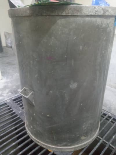 Heavy steel drum Tanki k tor PR use kiya ha