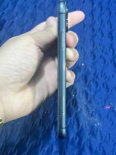 I phone 11 factory unlock sim unlocked by 1 January