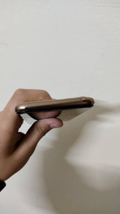 I phone 11 pro 10/10 condition total orignal