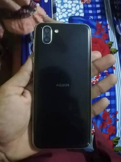 Aquos r2