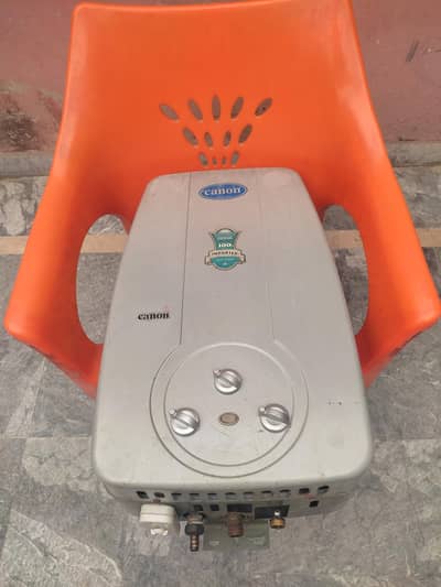 12 litter canon geyser in working 100% perfect. excellent co