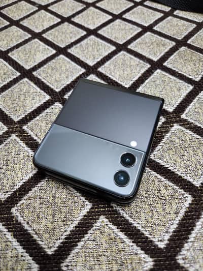 Galaxy Z Flip 3 128GB Non PTA Approved Factory Unlocked ESim Working
