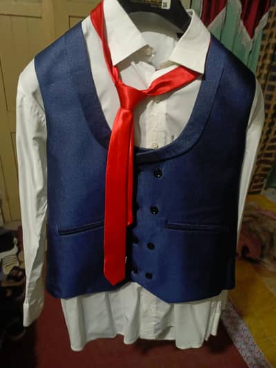 Three piece new pent court urgent sale only