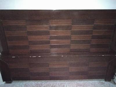 wooden bed for sale queen size all ok price 20000