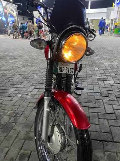 Suzuki GS 150 2015