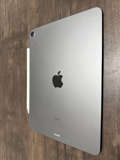iPad Air 4 (64GB, WiFi) + Apple Pencil – Excellent Condition