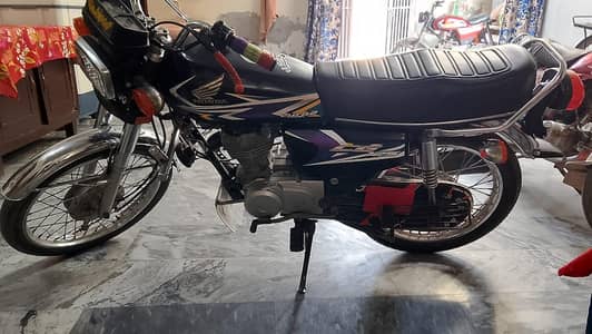Honda 125 19 bata 20 black colour Multan number golden number