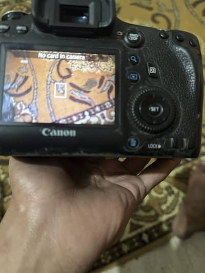 Canon EOS6D no any issue jut body rough and screen minor shade