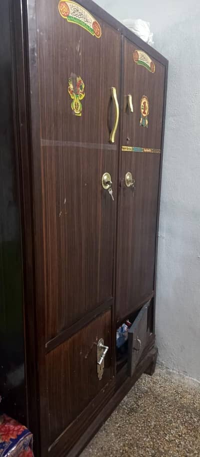 solid iron almari for sale gud condtion