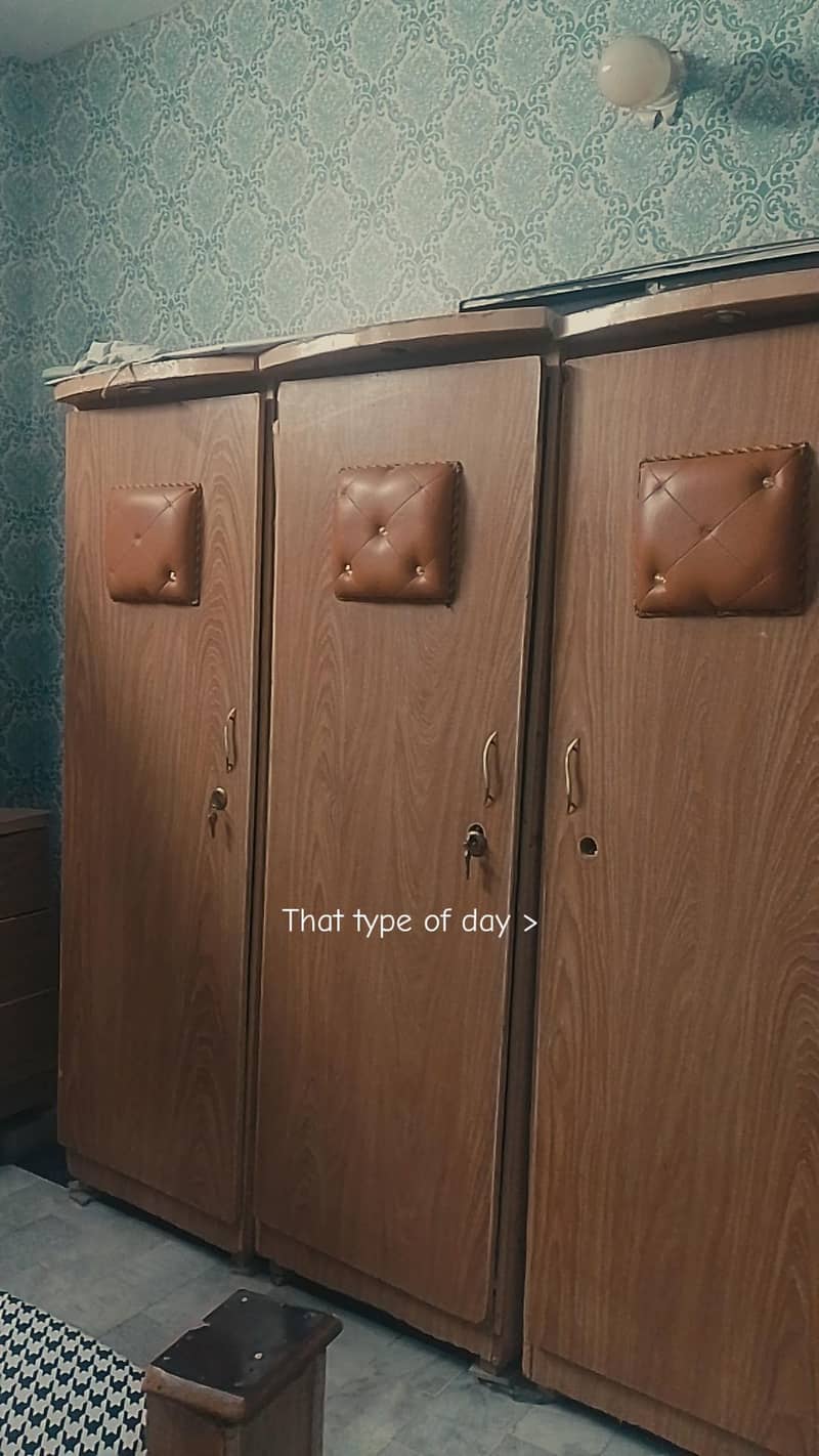 Bed wardrobe dressing table 0