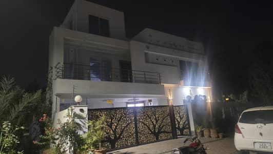 CORNER HOUSE WITH GREEN BELT NEAR TO FAMILY PARK 12 MARLA HOUSE AVAILABLE FOR SALE IN PHASE ONE BAHRIA ORCHARD